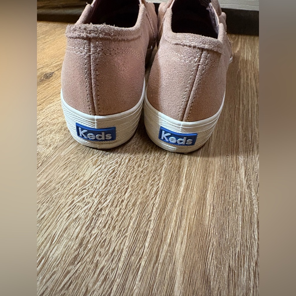 Women's Ruffled Slip-On Sneakers - Picture 3 of 6